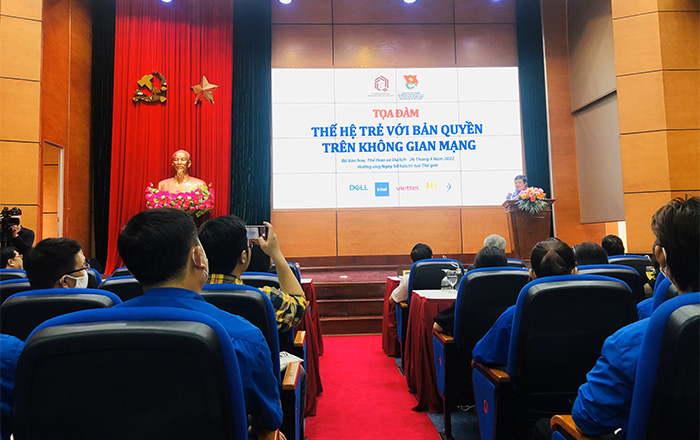Thứ trưởng Bộ VHTTDL Đoàn Văn Việt phát biểu tại tọa đàm